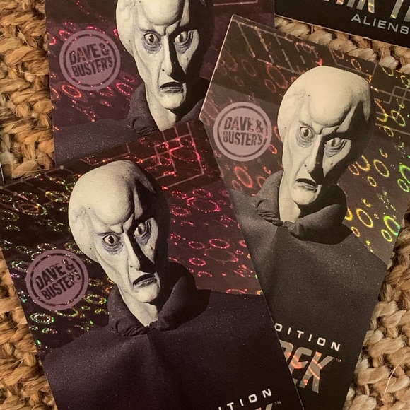 18 DAVE and BUSTERS Aliens Star Trek trading cards holographic foil limited - Picture 3 of 7